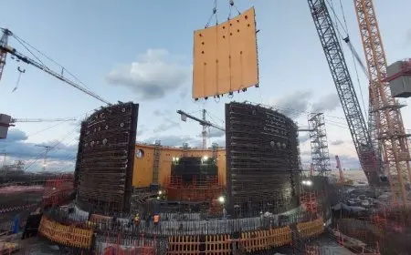 المحطات النووية تعلن انتهاء تركيب المستوى الأول لمبنى الاحتواء الداخلي للمفاعل