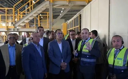رئيس الوزراء يتفقد مصنع شركة كناوف الألمانية للألواح الجبسية