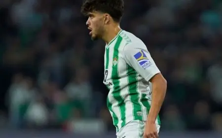 ريال بيتيس يجدد عقد المغربي الزلزولي حتى 2029