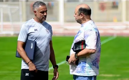 أحمد سليمان يجتمع بلاعبي الزمالك في وجود جوميز وعبد الواحد السيد
