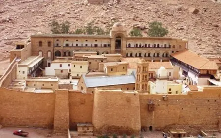 محافظة جنوب سيناء تنفي وجود مخطط لإخلاء دير سانت كاترين