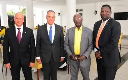 عبد العاطي ووزير السياحة الأوغندي يناقشان تعزيز الترويج السياحي المشترك