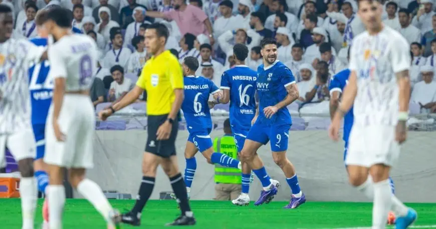 الهلال بـ 10 لاعبين يهزم العين في قمة مجنونة عامرة بالأهداف