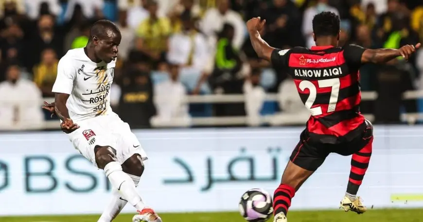 قذيفة كانتي تُلحق الاتحاد بالهلال في صدارة دوري روشن