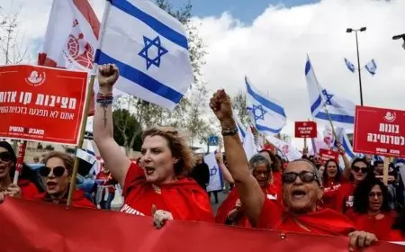 بعد إقالة وزير الدفاع.. مظاهرات حاشدة ضد نتنياهو في تل أبيب