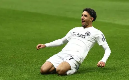 فرانكفورت يتمسّك بعمر مرموش وليفربول لا يستعجل ضمّه