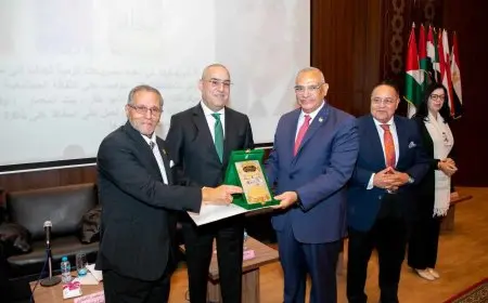 المهندس محمد أبو سعدة يتسلم جائزة الشيخة اليازية آل نهيان من اتحاد الآثاريين العرب