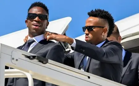 ماذا فعل فينيسيوس لدعم صديقه ميليتاو بعد إصابة خطيرة في الركبة؟