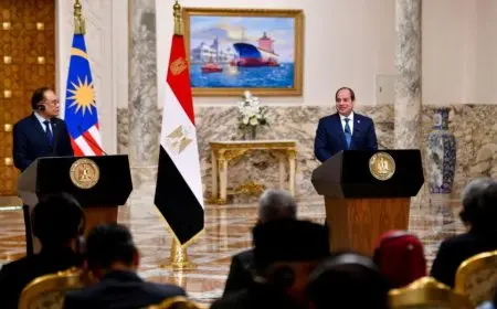رئيس وزراء ماليزيا: السيسي تدخل بشكل شخصي لضمان تدفق المساعدات إلى غزة