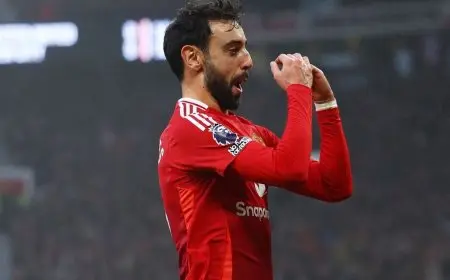 برونو يواصل التوهج ويقود يونايتد للفوز بثلاثية في نهاية حقبة نيستلروي