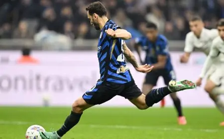 تشالهان أوغلو يعتذر لجمهور إنتر بعد إضاعة أول ركلة جزاء منذ 2016