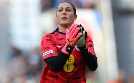 الإنجليزية إيربس تدخل التاريخ كأول لاعبة كرة قدم بمتحف مدام توسو