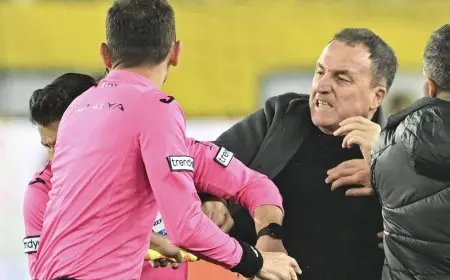 نادٍ تركي يدافع عن رئيسه السابق بعد الحكم عليه بالسجن