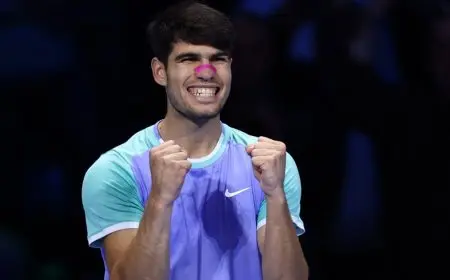 ألكاراز يقاوم المرض ويحيي آماله في البطولة الختامية