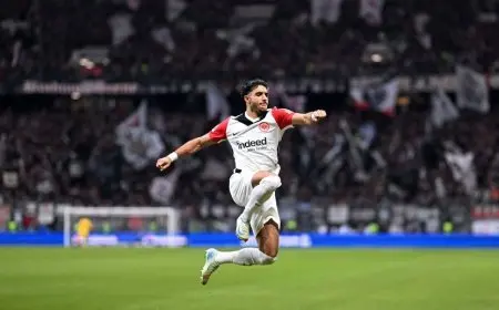 آينتراخت فرانكفورت يرد على أنباء موافقته على رحيل عمر مرموش