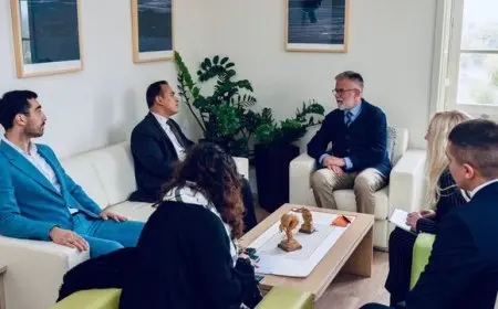 سفير مصر في بلجراد يبحث مع وزير الإعلام والاتصالات الصربي سُبل تعزيز التعاون المشترك