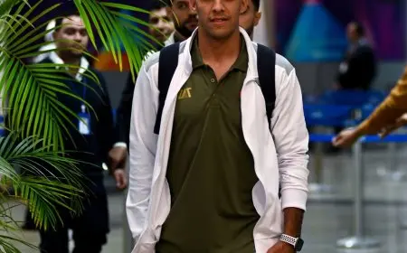 بعثة الزمالك تصل ليبيا للمشاركة في مباراة اعتزال خالد حسين