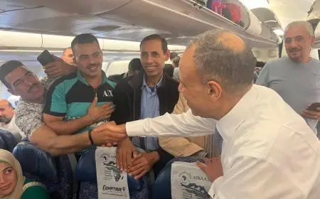 وزير الخارجية يصطحب 294 مواطنًا من بيروت لإعادتهم إلى أرض الوطن.. صور