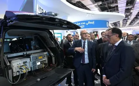 مدبولي يتفقد نموذج لسيارة SUV الكهربائية ماركة «شاومي»