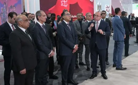 رئيس الوزراء يتفقد جناح الشركة المصرية للاستعلام الائتماني «آي سكور – iScore»