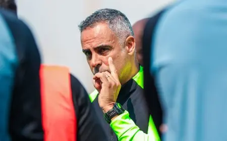 جوميز يعقد جلسة خاصة مع لاعبي الزمالك قبل انطلاق المران