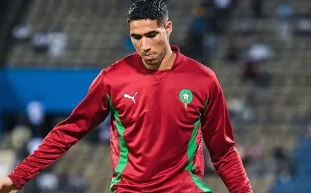 حكيمي يغادر معسكر المغرب ويغيب عن مباراة ليسوتو