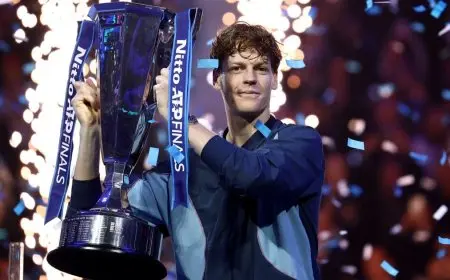 سينر يكلل موسمه المذهل بالفوز بالبطولة الختامية لتنس الرجال