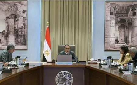 رئيس الوزراء يبحث جهود النهوض بقطاع السياحة لتحقيق هدف 30 مليون سائح