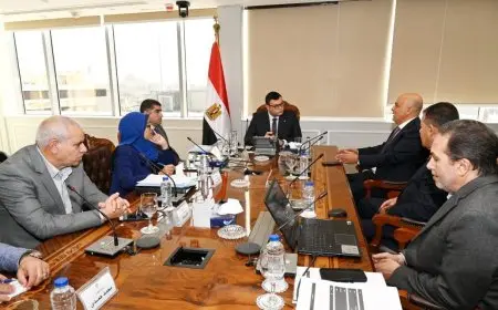 وزير الإسكان يتابع معدلات تسويق بعض مشروعات المجتمعات العمرانية الجديدة
