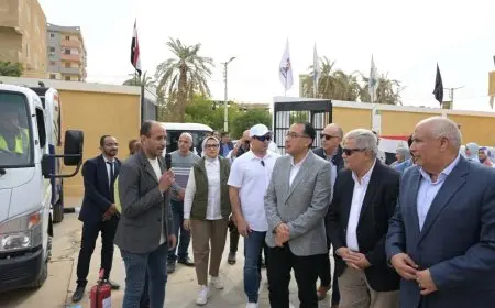 مدبولي يتفقد اصطفاف معدات قطاع مياه الشرب بـ «الخارجة» استعداد لموسم الأمطار