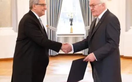 سفير مصر لدى جمهورية ألمانيا الاتحادية يقدم أوراق اعتماده