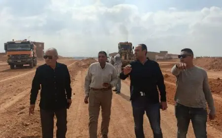 استعدادا لتسليمها.. رئيس جهاز الشروق يتابع أعمال مد المرافق وتمهيد الطرق للأراضي بمنطقة الرابية