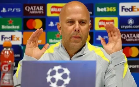 كيف رد سلوت على حديث صلاح بشأن إمكانية الرحيل عن ليفربول؟