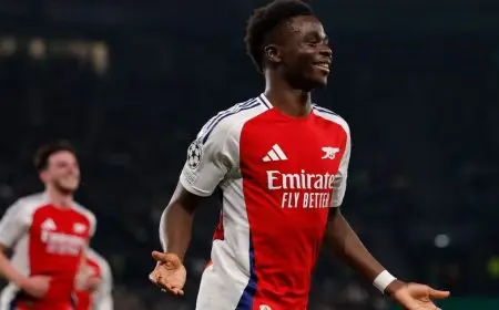 ساكا يتغنى بأرسنال وزميله العائد بعد الفوز الكبير على سبورتينغ