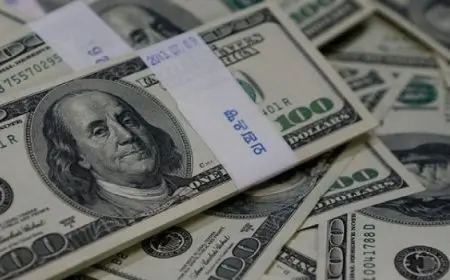 الدولار يستقر وسط ترقب للبيانات الأمريكية