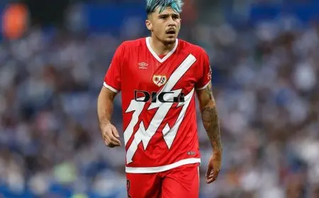 الظهير الأيمن لرايو فايكانو يثير إعجاب برشلونة