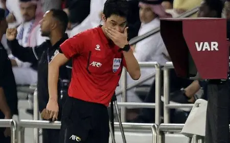 الاتحاد الآسيوي “يعتزم وقف” طاقم تحكيم مباراة الهلال والسد