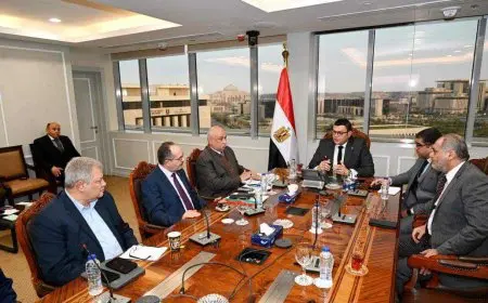وزير الإسكان يستعرض التقنيات الحديثة المستخدمة فى مجال تحلية مياه البحر وإمكانية الاستفادة منها