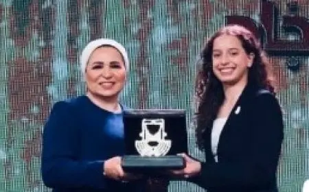 السيدة انتصار السيسي تهنئ هنا جودة بعد فوزها بميدالية ببطولة العالم لتنس الطاولة