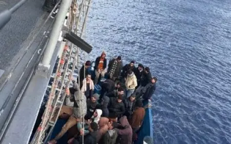 القوات البحرية تنجح فى إحباط محاولة هجرة غير شرعية لمركب على متنه 63 فردا