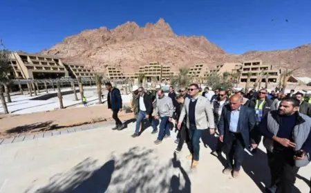 وزير الإسكان يتفقد الفندق الجبلى وساحة السلام بمدينة سانت كاترين