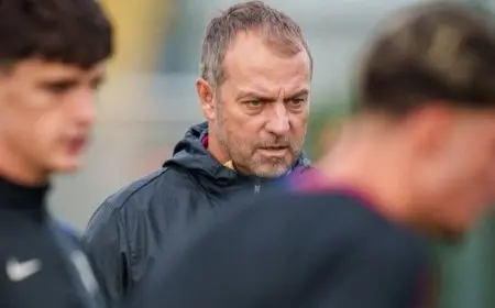 فليك يتحدث عن ضرب مصيدة التسلل وتأثير الحكام على كبوة برشلونة