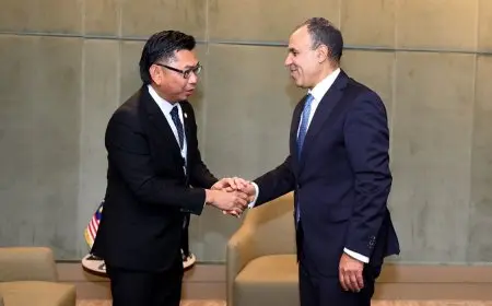 وزير الخارجية يشكر ماليزيا لجهودها في مساعدة الفلسطينيين بقطاع غزة