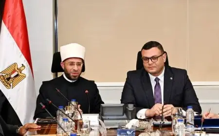 وزيرا الإسكان والأوقاف يناقشان عددًا من الموضوعات المشتركة بين الوزارتين