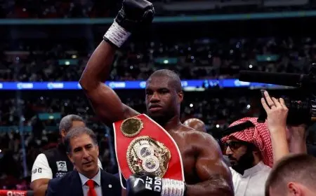 دوبوا يواجه باركر للدفاع عن لقب الوزن الثقيل في الرياض