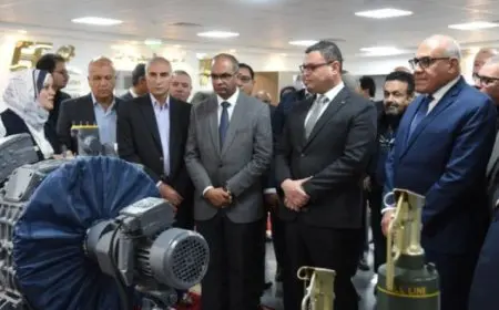 وزير الإسكان يتفقد مركز التصنيع الرقمي بمصنع المحركات التابع للهيئة العربية للتصنيع