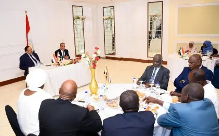 وزير الخارجية يلتقي سياسيين سودانيين وممثلين للمجتمع المدني خلال زيارته لبورسودان