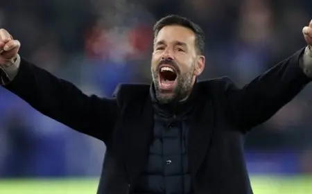 نيستلروي يصدم مان يونايتد بمقارنة ليستر سيتي بريال مدريد