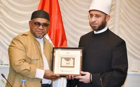 وزير الأوقاف والمستشار الديني لنائب رئيس وزراء ماليزيا يبحثان التعاون المشترك