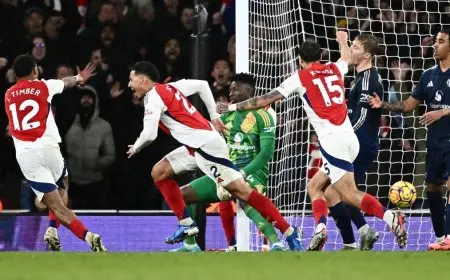 أرسنال يُكرم وفادة مان يونايتد بسلاح الركنيات ويعود للوصافة